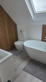 Stunning Quadruple Ensuite Room - 4