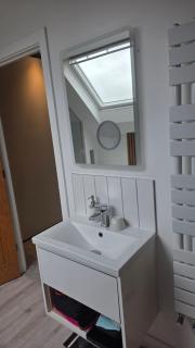 Stunning Quadruple Ensuite Room - 3