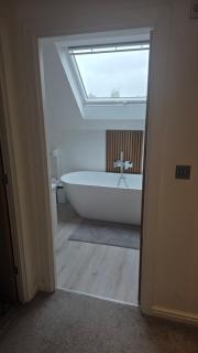 Stunning Quadruple Ensuite Room - 5