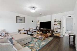 Charming Cottage with Garden n Firepit - 2