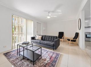 Stylish 2BRM Apt Close to Gabba with Parking & Wifi - 0