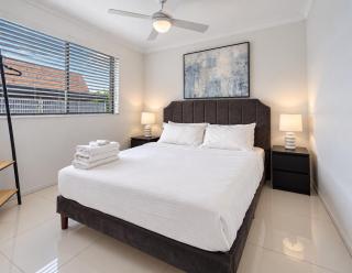 Stylish 2BRM Apt Close to Gabba with Parking & Wifi - 6