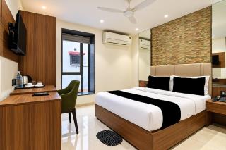 Super Townhouse Oak DLF Newtown Bus Terminal - 8