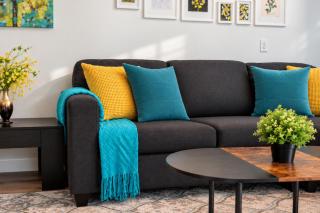 Modern Cozy Suite - Central NW Calgary - 1