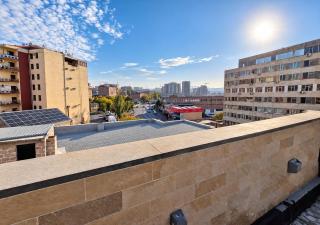Luxury Rooftop Terrace Apartment - Mountain & City Views - 2