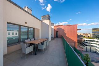 Corvin 5 Stars Luxury Apartment with Free Parking - 9