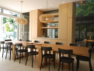 The White Oasis - 5 Bedroom Luxury Home in Town - 5