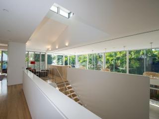The White Oasis - 5 Bedroom Luxury Home in Town - 7