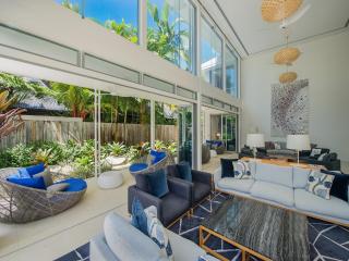 The White Oasis - 5 Bedroom Luxury Home in Town - 3