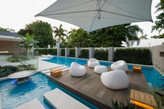 The White Oasis - 5 Bedroom Luxury Home in Town - 2