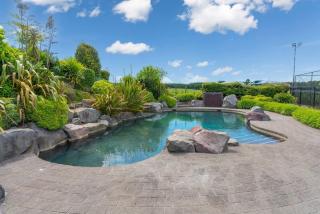 Walnut Lane Estate | Pool, Spa & Lake Views - 3