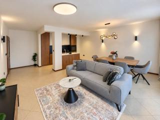 Modern 1-Bedroom Apartment with Large Terrace - 7