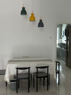 Bee's Cozy Corner - 4