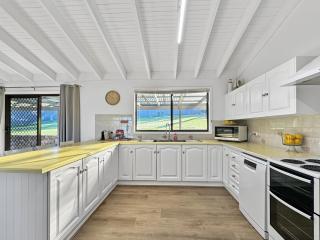 Pet-friendly Private Retreat with Large Backyard - 2