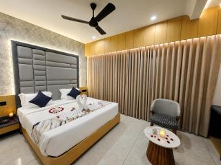 White Panda hotels Shree Radhe - 2
