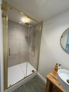 The Hilltop Hideaway, Matlock Bath - Cosy Stone Cabin with Hot Tub & Valley Views - 8