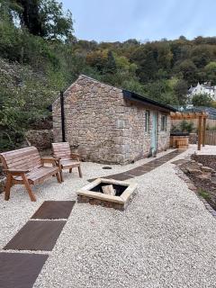 The Hilltop Hideaway, Matlock Bath - Cosy Stone Cabin with Hot Tub & Valley Views - 4