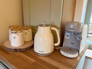 The Hilltop Hideaway, Matlock Bath - Cosy Stone Cabin with Hot Tub & Valley Views - 2