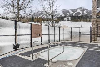Alpine Studio Hideaway Ski-In Ski-Out and Hot Tub - 1