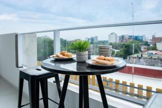 Chic Urban Flat walk to Malls with Pool and Gym - 7