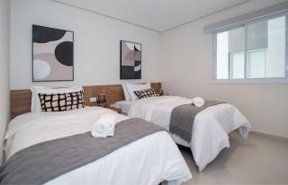 Spacious Stay with Balcony Workspace Pool&Gym - 8
