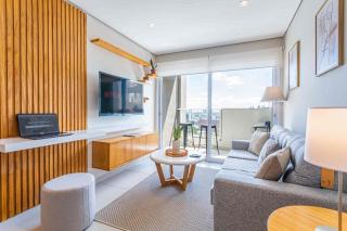 First Living 2BR Rooftop Pool Gym & Parking - 8
