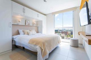 First Living 2BR Rooftop Pool Gym & Parking - 4
