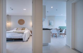 Sunny Retreat with Pool Gym and City Views - 3