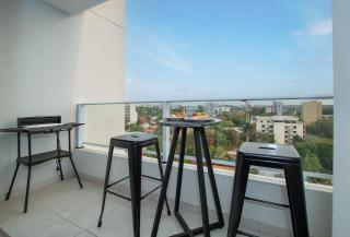 Vibrant Stay with Rooftop BBQ Pool and Near Malls - 6