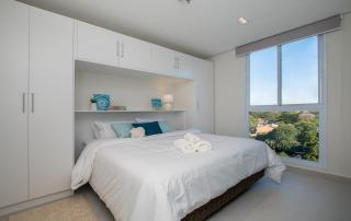 Modern Stay in Prime Area with Pool and Gym - 9