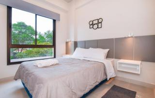 Modern 1BR Pool Kitchen & Easy Access - 0
