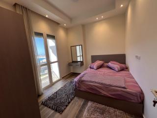 The Grand Blue - Luxury Lakeview Retreat in Latin Settlement - 1