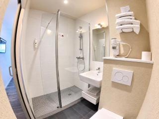 Hotel The Originals Bernay Acropole - 3