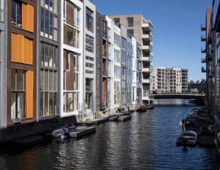 Waterfront city apartment with french balconies - 0