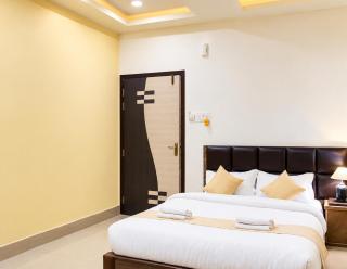 The Roi Yal Hotel In Guwahati - 9