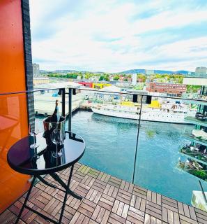 Premium Waterfront 2BR Apt with Balcony and Parking - 0