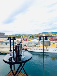 Premium Waterfront 2BR Apt with Balcony and Parking - 9
