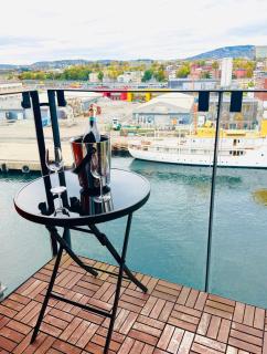 Premium Waterfront 2BR Apt with Balcony and Parking - 8
