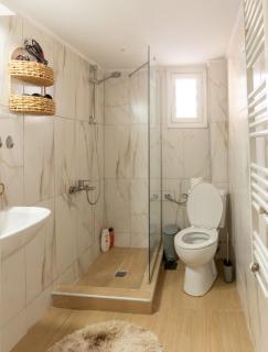 Urban Nest - 2BR by the White Tower - 9