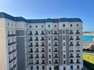 The Grand Blue - Luxury Lakeview Retreat in Latin Settlement - 9