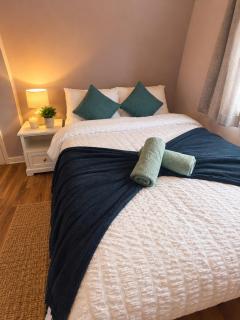 Huge 4-Bed Luxury Detached Home Near Derby City Centre Sleeps 7 with Huge Parking - 2
