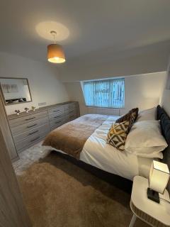 Modern 5 Bedroom Home in Solihull - Entire House - Garden - EV CHGR - Contractors - Relocators - Family - NEC - BHX -Sleeps 9 - 7
