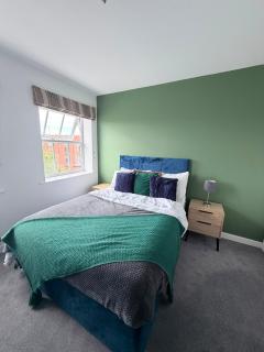 Modern 2 Bed Apt in Shirley Solihull Free Parking - 4