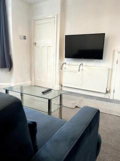 Purcell Guest House - Cosy Stay - Terrace - Entire 2 Story House - Contractors - Family - Sleeps 5 - 2 Kingsize or 4 Single beds - Sofa bed - - 8