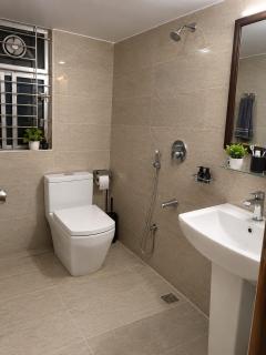 Expressway view Luxury 3 BHK 2 min to BananiClub - 5