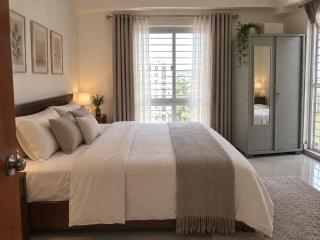 Expressway view Luxury 3 BHK 2 min to BananiClub - 2