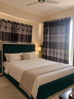 Expressway view Luxury 3 BHK 2 min to BananiClub - 1