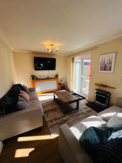 Cosy 3BR Home in Redditch - Sleeps 6 - Beoley - 0