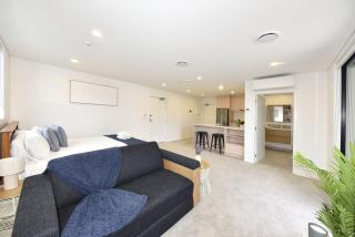 Stylish Studio Stay Near Christchurch Attractions - 0