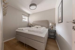 3BR Flat for 6 with Lake Views & Sauna - 8